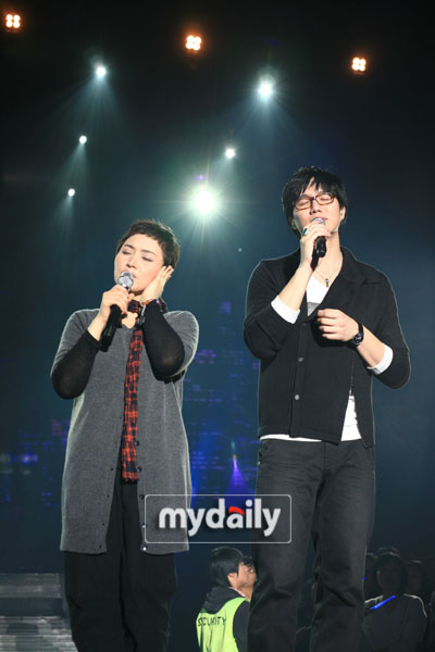 李素罗成时景sentimentalcity演唱会现场