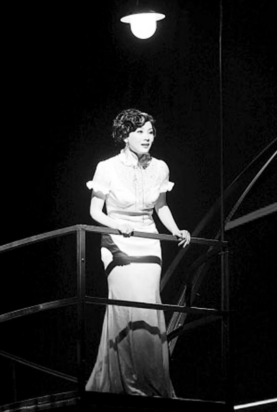 辽宁大剧院连演两场,该剧由著名导演王延松携该剧主演陈数(饰陈白露)