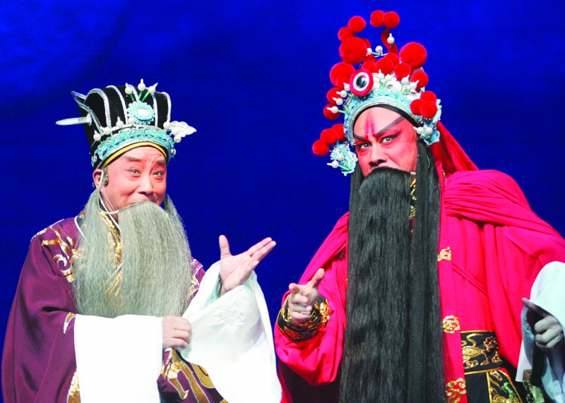 11月1日晚,上海京剧院演出的新编历史京剧《成败萧何》在济南历山剧院