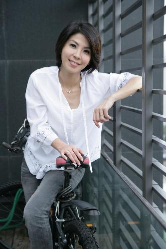 许茹芸响应环保骑单车 首度回应男友不是周渝民