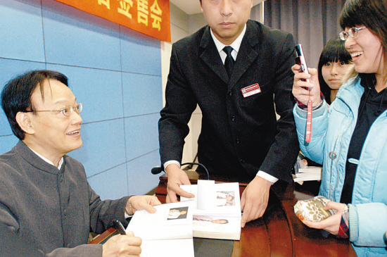 本報記者蓋雲飛實習生孫玉鳳報道與名家久違的瀋陽圖書市場迎來了讓