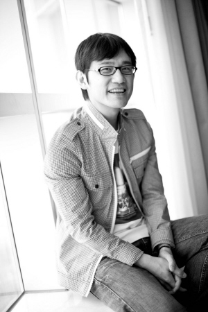 那你就等于接触到了陈建琪,因为这些歌手的大部分编曲,都出自这个学