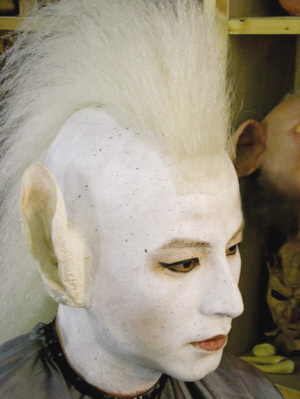 太雷了新小白龙白脸红唇挺吓人