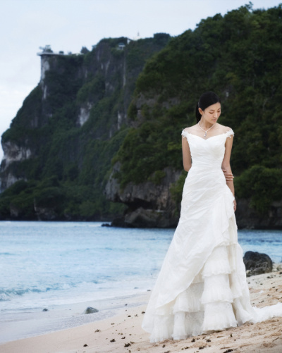 图文金素妍性感拍摄婚纱写真海边浪漫