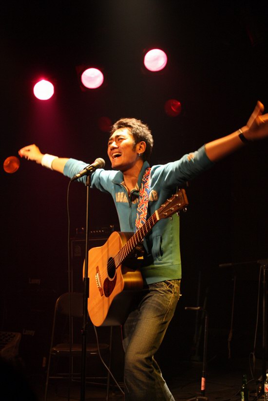 王凡瑞首唱会成功唱响 歌迷泪称等候值得(图)