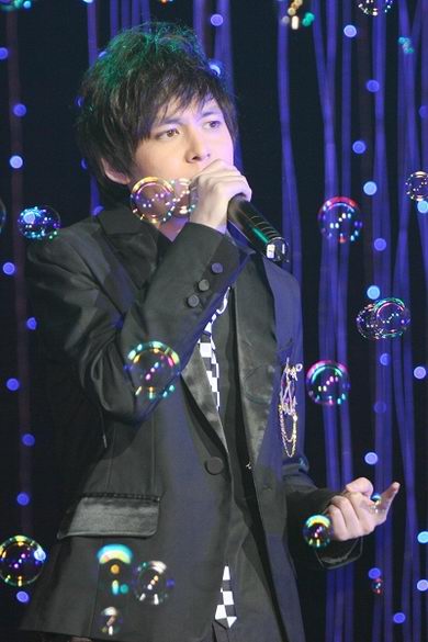 君君获封劲爆新锐歌手 时尚偶像实力终获肯定