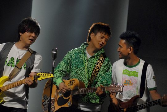 青蛙乐队为国献礼改编老歌 不忘答谢歌迷