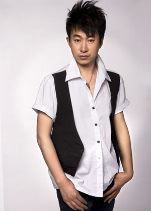 孙辉献唱化石节 数万观众合唱《不差钱》