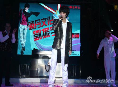 刘振宇威海歌友会 全场大合唱从头唱到尾(图)_影音娱乐_新浪网