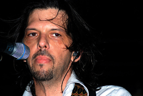 林科斯之死牵动乐坛 多位大腕发表哀思(图)