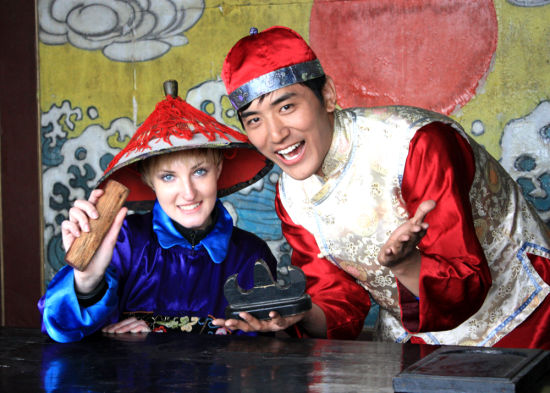 《快乐汉语》迎来新晋主持王鑫尧 搭档金发美女