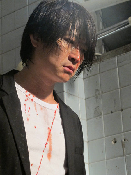 游鸿明香港拍摄首部微电影微博上传花絮照片