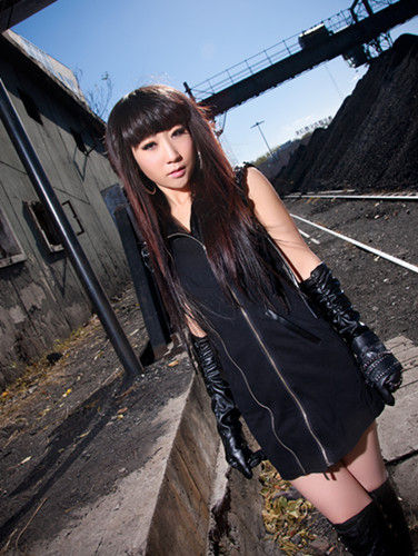 红月"埋怨"流行歌坛太俗 自信代表纯粹中国风