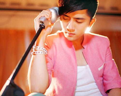 全国总决赛第八场四进三的决赛将如期举行,樊博将与许艺娜,小黑,李