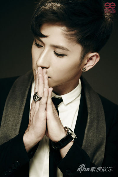 刘洲成前卫造型