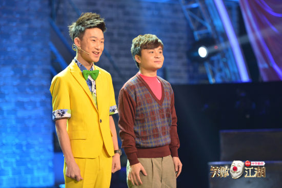 笑傲江湖李奎坚持表演梦的农村男孩