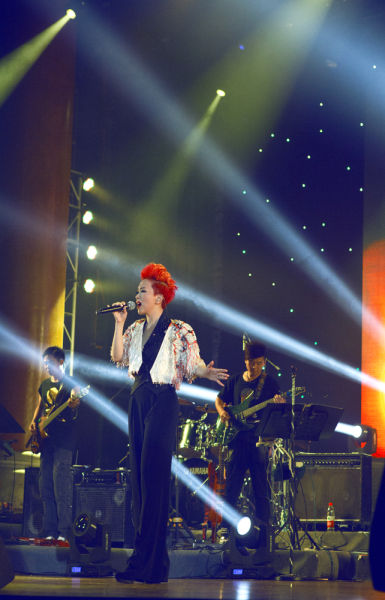 陈明广州个唱落幕 粤语联唱追忆往昔时光|陈明|演唱会|广州_新浪娱乐