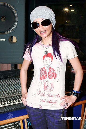 组图林晓培开唱前心情兴奋素颜彩排背歌词