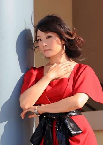 图文著名歌唱家李丹阳写真李丹阳气质大方