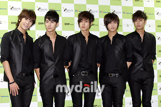 图文:ss501亚洲巡演开幕-ss501齐亮相