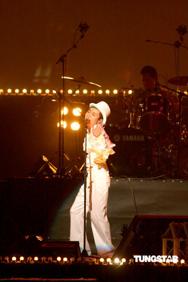 9月19日,苏打绿在台北小巨蛋举办2009"日光狂热"演唱会,主唱青峰