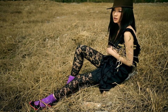 赤雪野外长腿写真曝光 首波主打全面登陆(组图)