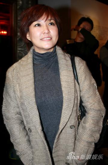 丁武办个人画展回忆童年 老狼李亚鹏等捧场(图)_影音娱乐_新浪网