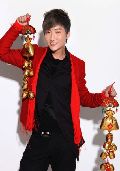 优质偶像李炳辰"中国红"写真贺新年(组图)