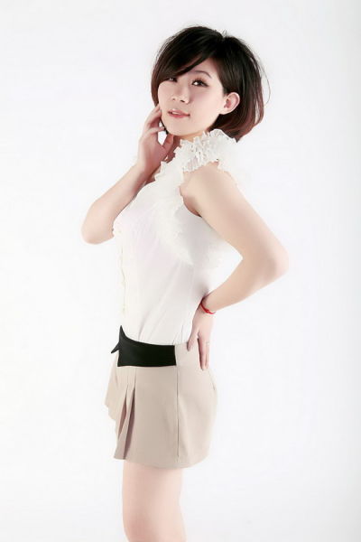 图文:快乐女声沈阳唱区10强-张希