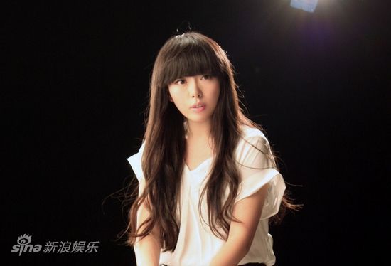 牛奶咖啡明天你好mv首播主唱白裙亮相