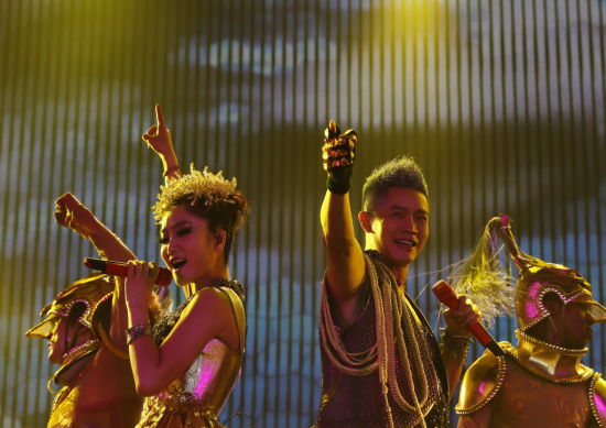 凤凰传奇演唱会引爆海宁潮组图