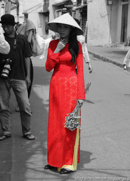 越南街头惊艳的奥黛美女