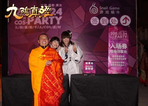 阿弥陀佛,施主,老衲这厢有礼啦.