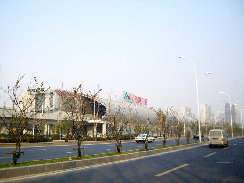 项目距一号线南延线小龙湾站100多米