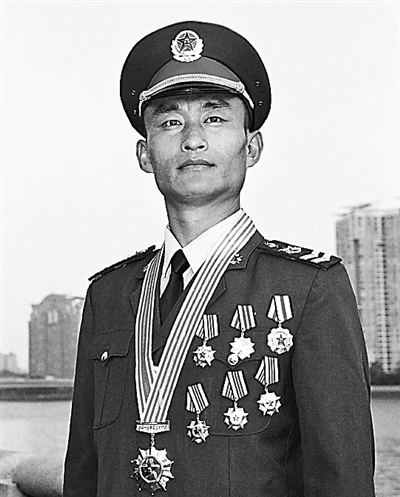 宗道辉,男,中共党员,1972年8月出生,1990年3月入伍,75738部队某侦察队