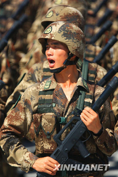 特种兵方队在进行阅兵式训练(9月13日摄).新华社记者查春明摄