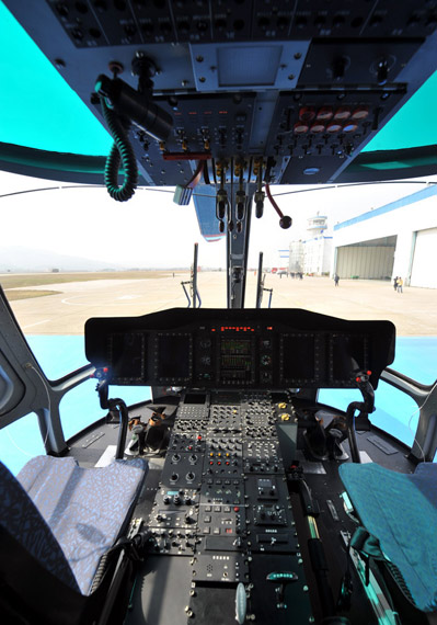资料图:国产ac313民用直升机的驾驶舱