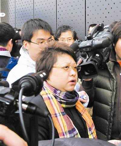 "韩红爱心行动"为震区募捐 ■王安民