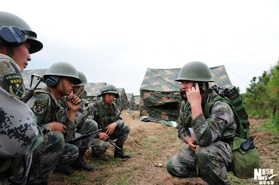 李晓峰)代号为"先锋—2010"的解放军工程兵指挥学院毕业学员综合演练