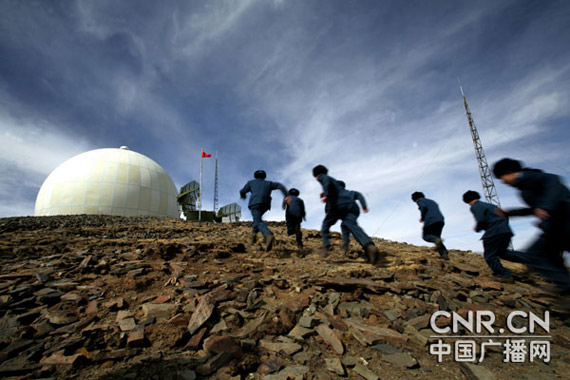 兰空驻昆仑山雷达旅列装带夜视功能智能摄像头
