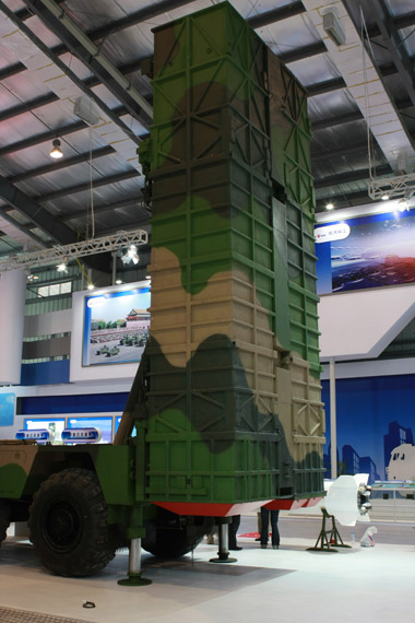 中国神鹰400制导火箭可与战术导弹共架发射(图)