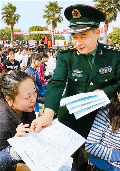 图为柳州军分区司