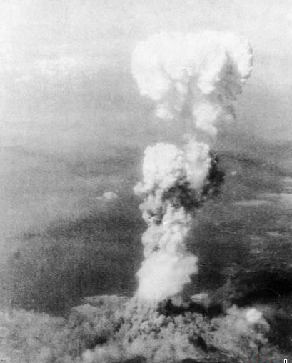 日本原子弹爆炸蘑菇云图片