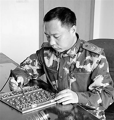 "记者在采访有"警营爱迪生"之称的李进明时,他这样解释自己爱发明的