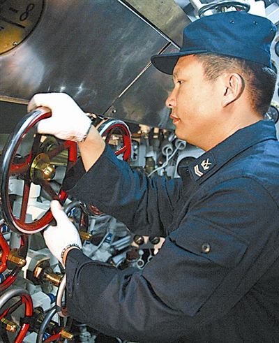 勇闯"龙宫"的潜艇兵