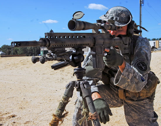 资料图:美军作战部队狙击手正在训练美国洛杉矶时报13日援引美国官员