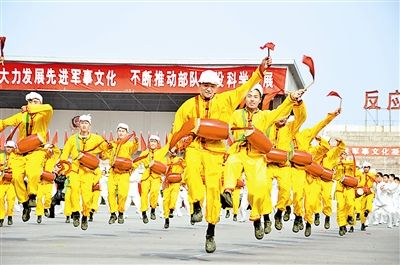 综合新闻 > 正文  该总队政委宋兵役告诉笔者,按照"因地制宜搞好大