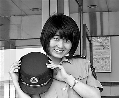 北京卫戍区某警卫师通信连话务女兵这个笑起来眼睛弯弯如月牙般的小