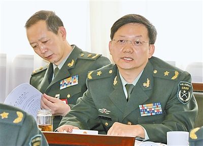 "军队人大代表,北京军区某集团军军长许林平说,领导干部勤往基层跑,常