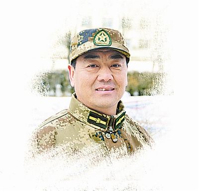 汕头市澄海区莲下镇人民武装部部长陈光亮——"和民兵们一起操枪弄炮